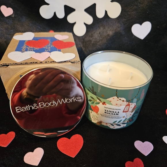 NWT Bath & Body Works Vanilla Balsam 3-Wick Candle - Green and Gold - Picture 2 of 5